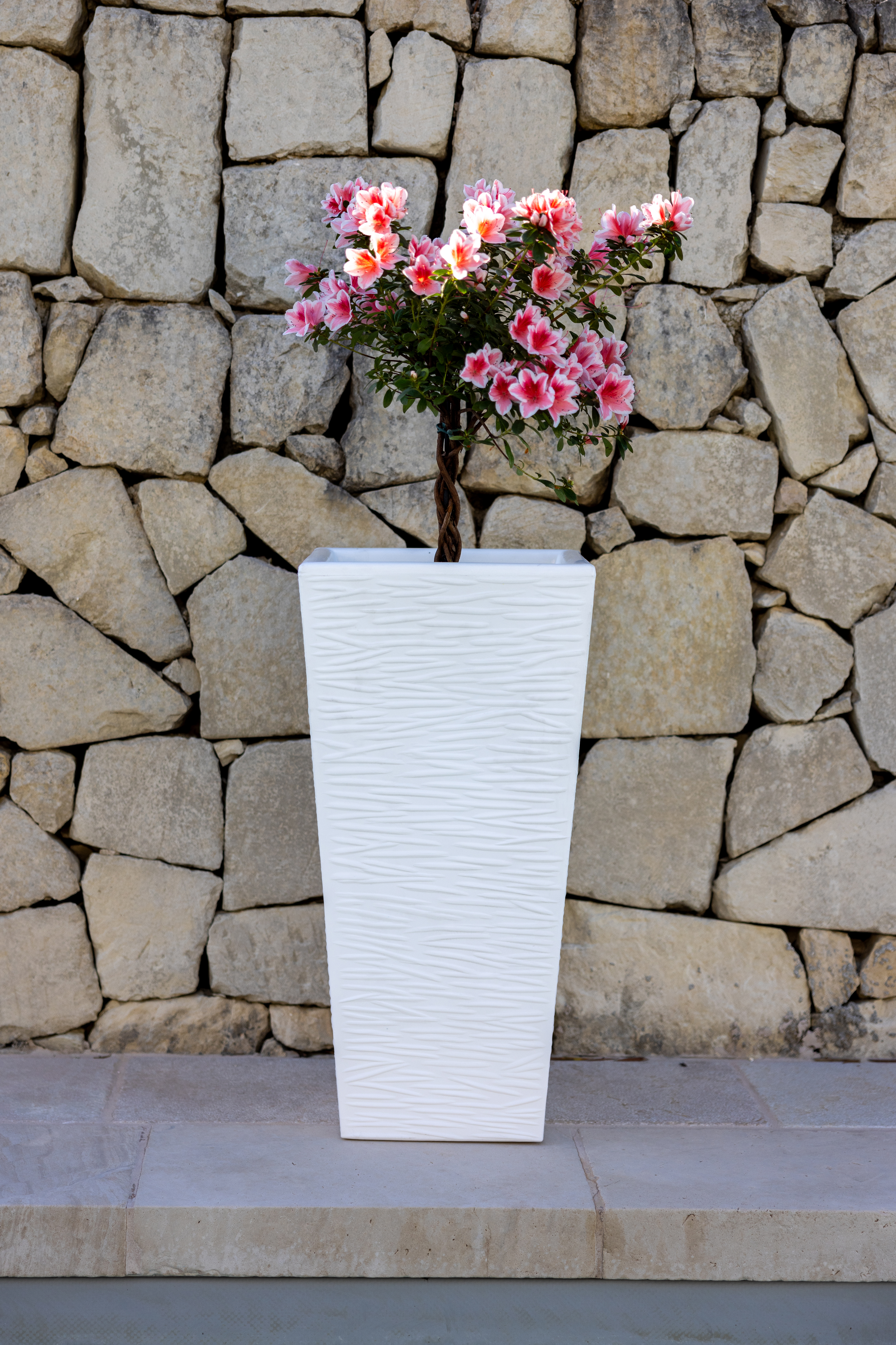 portavaso-alto-quadrato-egizio-rustico-esterno 2