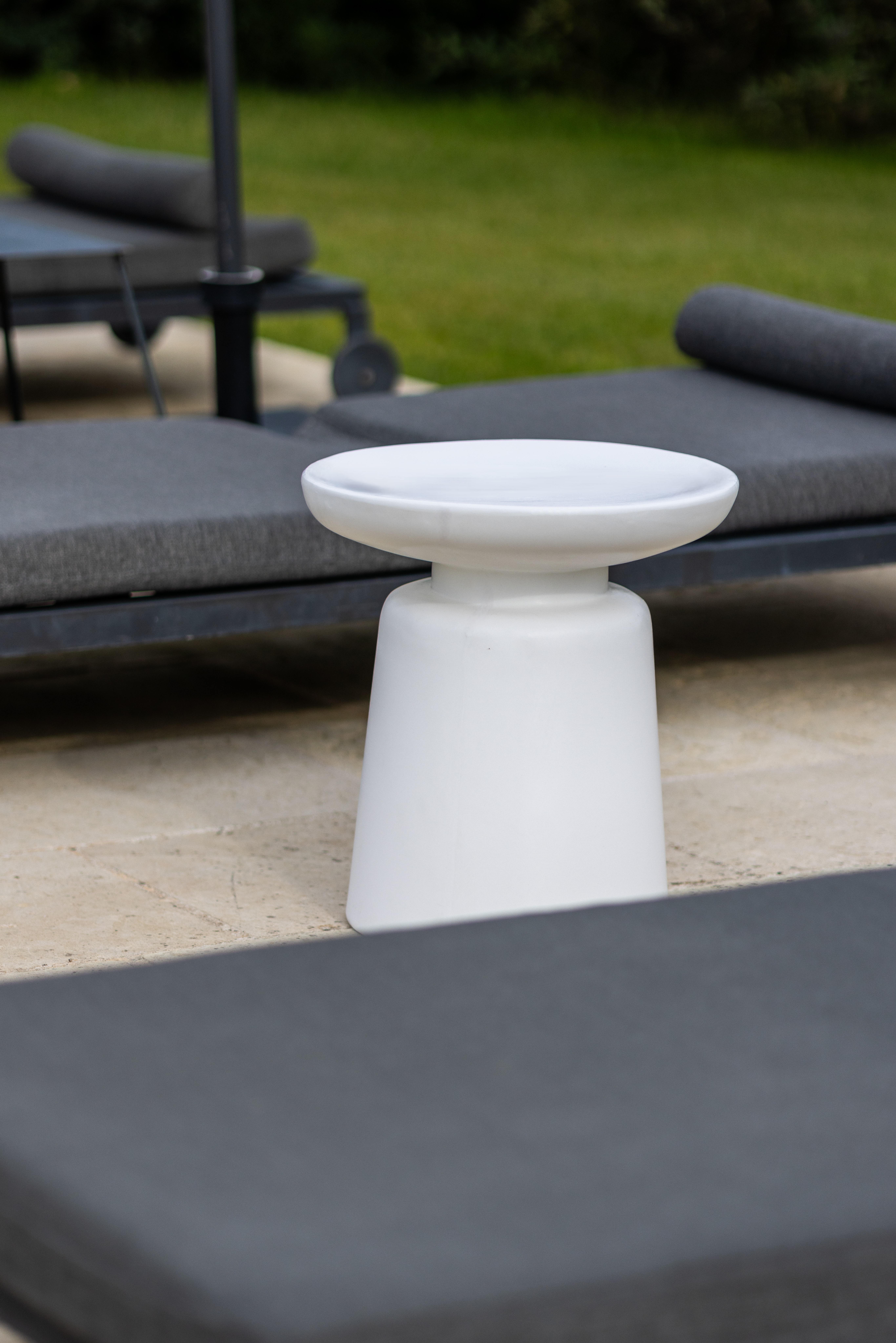 sgabello-basso-tavolino-joy-esterno-dettaglio